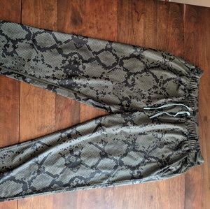 Lululemon yoga pants